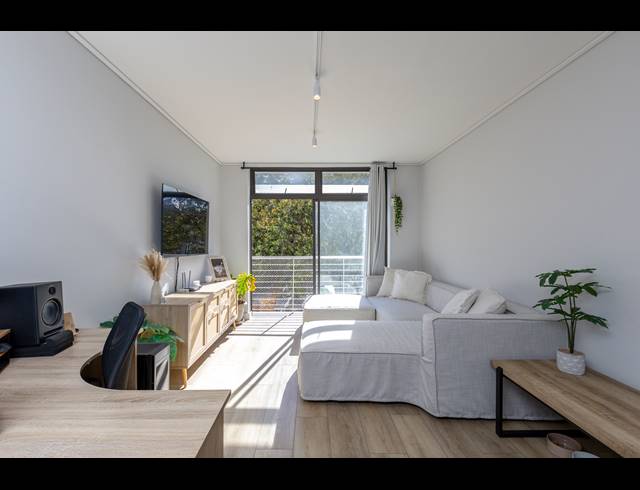 1 BEDROOM APARTMENT SOLD IN SEA POINT